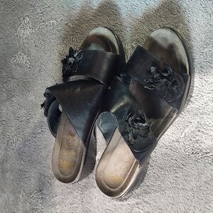 Dansko Black Floral Design Leather Platform Heel Sandals Sz 39